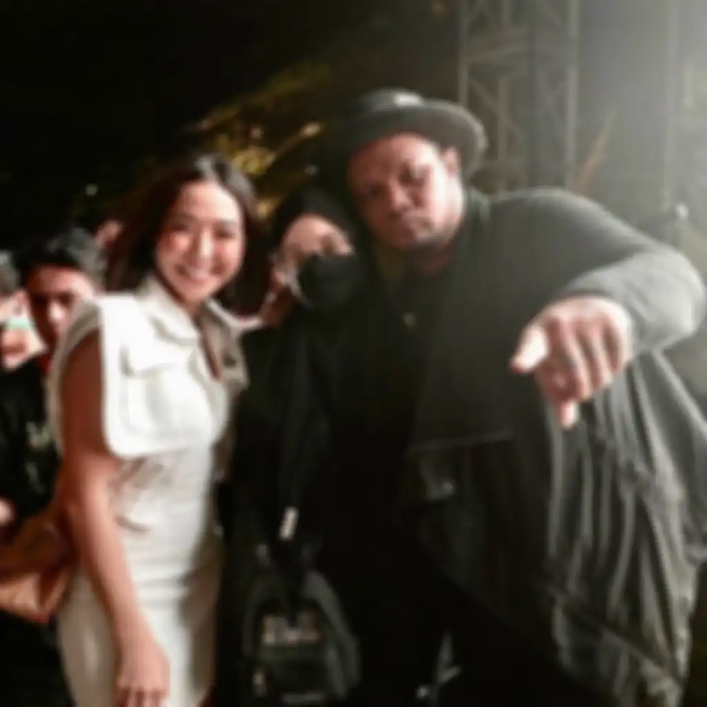 Inilah 5 foto aksi Gisel tampil bareng Last Child di panggung musik. Memori netizen terseret ke zaman begini. 