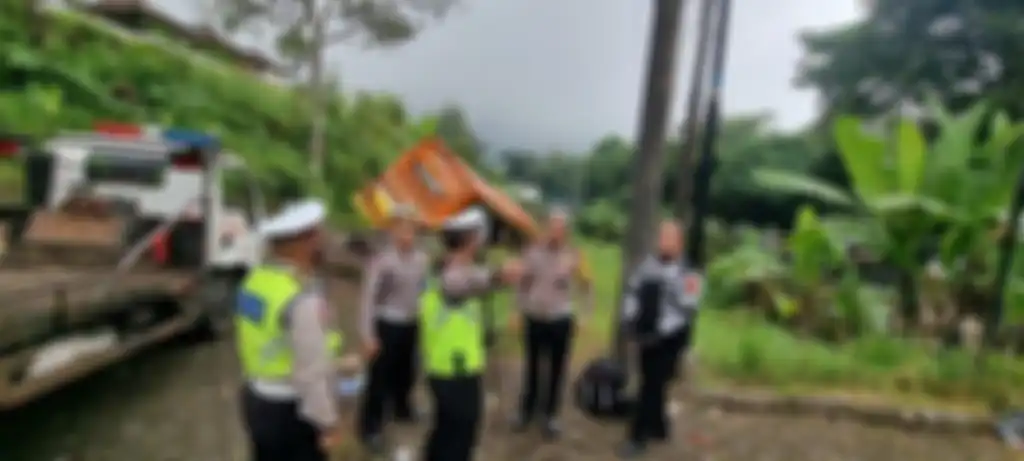 Kecelakaan bus pariwisata SMP Labschool Unesa 2 Surabaya bikin ngeri. Warga geram begitu tahu penyebabnya. 