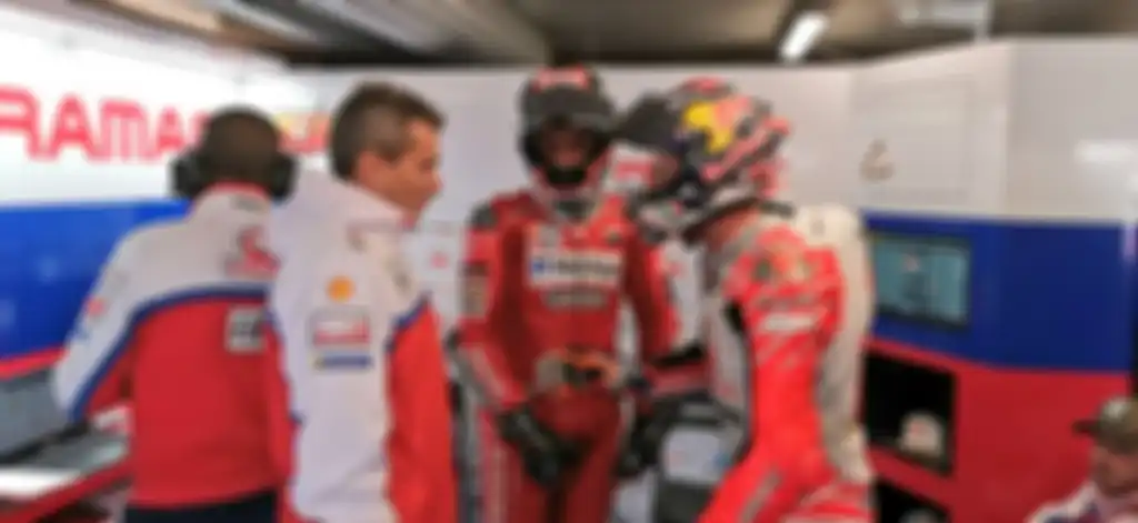 Danilo Petrucci dan Jack Miller berbincang-bincang soal keselamatan balap