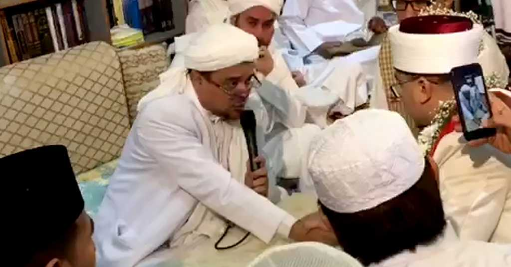 Habib Rizieq menikahkan putrinya di tanah suci