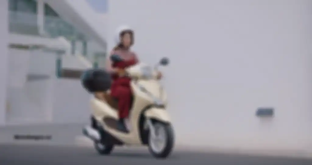 Honda Lead 125, motor matic dengan tampilan elegan.