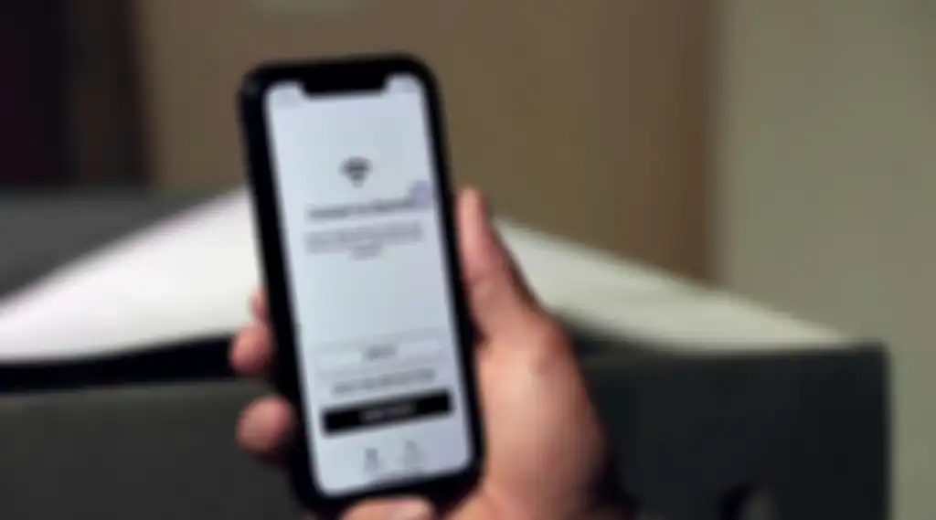 Ilustrasi penggunaan layanan internet Starlink mobile di iPhone