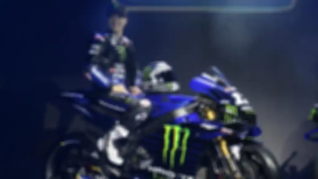 Pebalap tim Monster Energy Yamaha MotoGP Valentino Rossi (kanan) dan Maverick Vinales saat peluncuran tim di Jakarta, Senin (4/2/2019). Rossi dan Vinales akan mengendarai motor YZR-M1 pada balapam Moto GP musim ini...Kompas/Hendra A Setyawan.4-2-2019