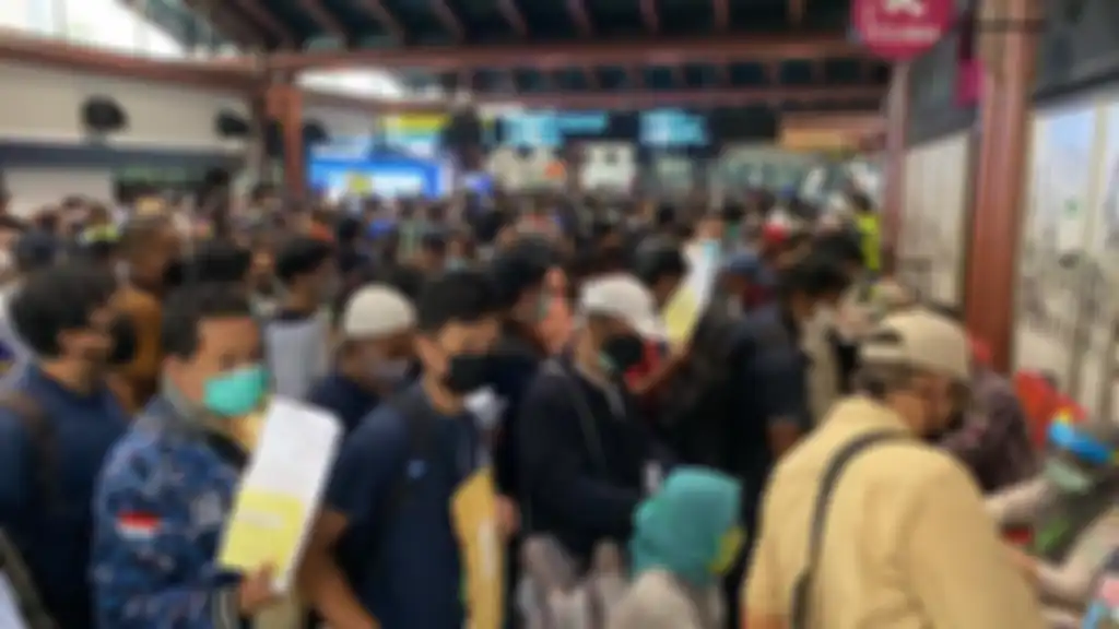 Membludak penumpang di bandara Soetta