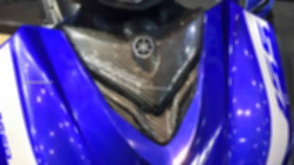  Yamaha MX King 155 VVA edisi terbatas, ada panel karbon dan tulisan spesial plus nomor seri.