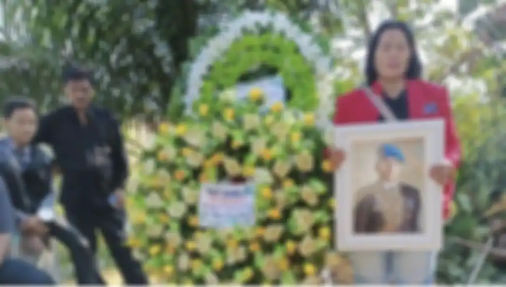 Kakak Brigadir Yosua menagih bukti adiknya sudah melecehkan istri Kadiv Propam Polri. Ternyata dia punya profesi mulia ini.