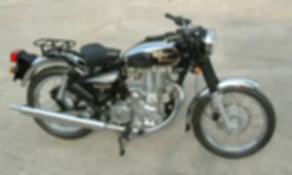 Tampilan standar Royal Enfield Bullet Electra (Iron Cast) tahun 2004