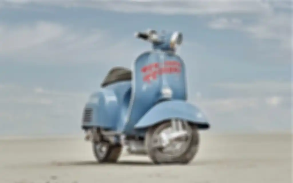 Vespa custom bermesin Husqvarna WR360 garapan Marlek Nachik, dilansir oleh Bikebrewers.com