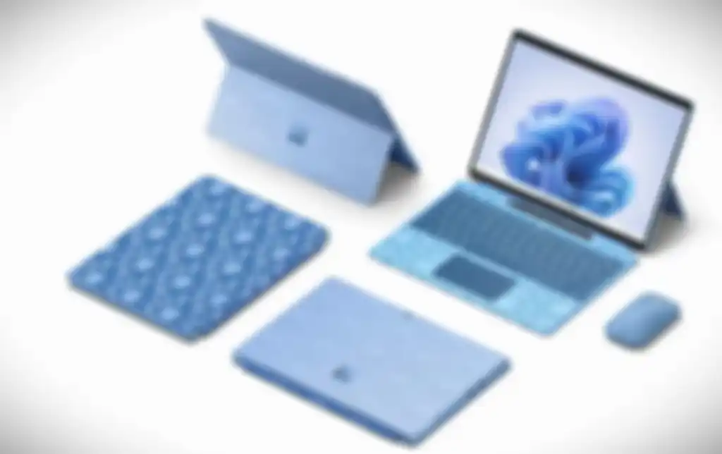 Tampilan Microsoft Surface Pro 9 dengan desain Liberty London.