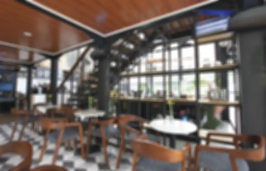 Bukan Sekedar Kafe, Begini Cara Raindear Coffee and Kitchen Tampilkan Hewan Ikonik Bogor dan Gaya Industrial yang Bikin Rindu