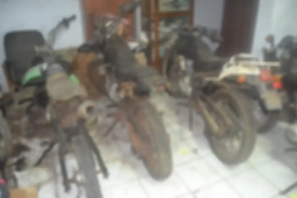 Meski kondisinya tidak layak jalan, motor bekas Pemda Ciamis ini masih bisa dipakai sparepartnya