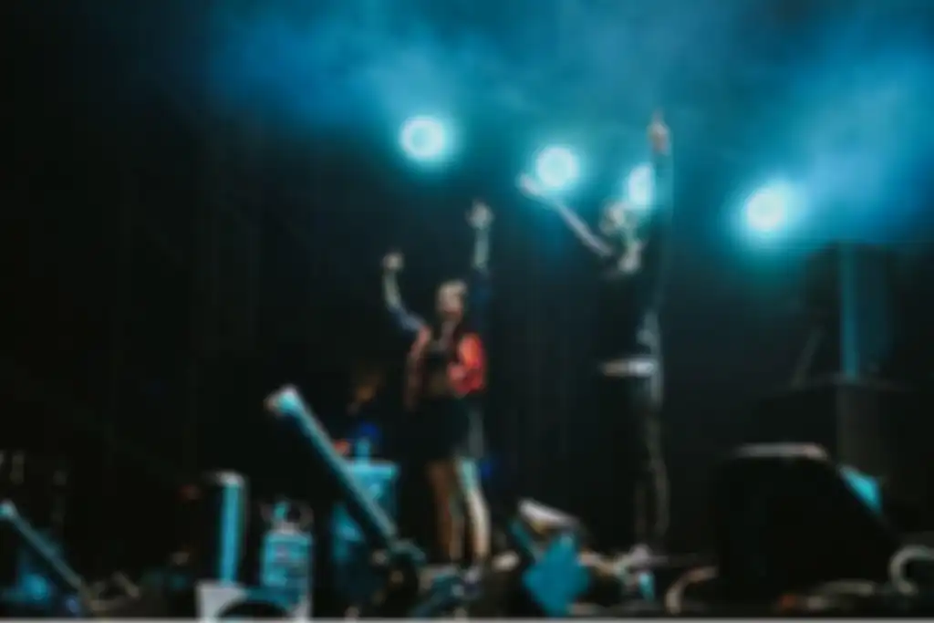  Andrea Turk Pernah Jadi Pembuka Konser The Chainsmokers   