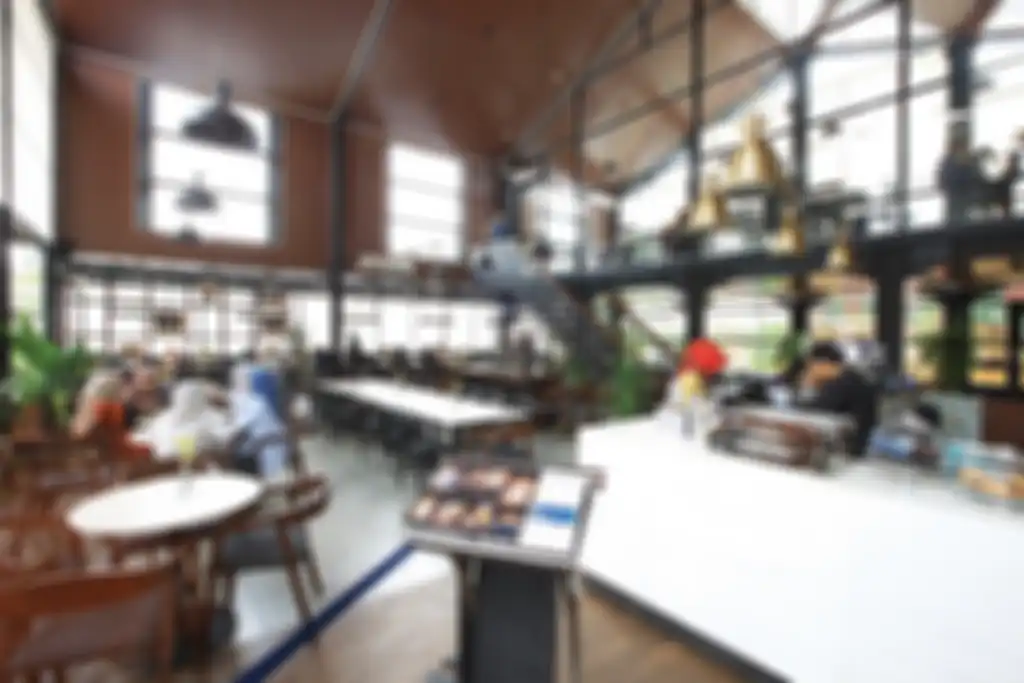 Bukan Sekedar Kafe, Begini Cara Raindear Coffee and Kitchen Tampilkan Hewan Ikonik Bogor dan Gaya Industrial yang Bikin Rindu