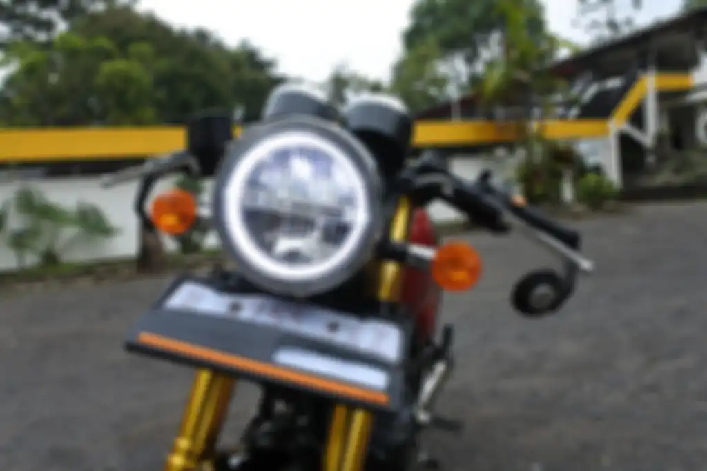 Lampu depan Cleveland Ace 400 Cafe