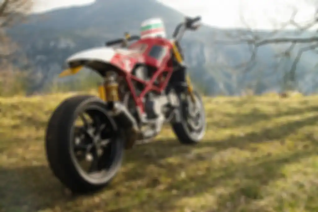 Modifikasi Ducati 996 bergaya tracker, terinspirasi mobil balap F1!
