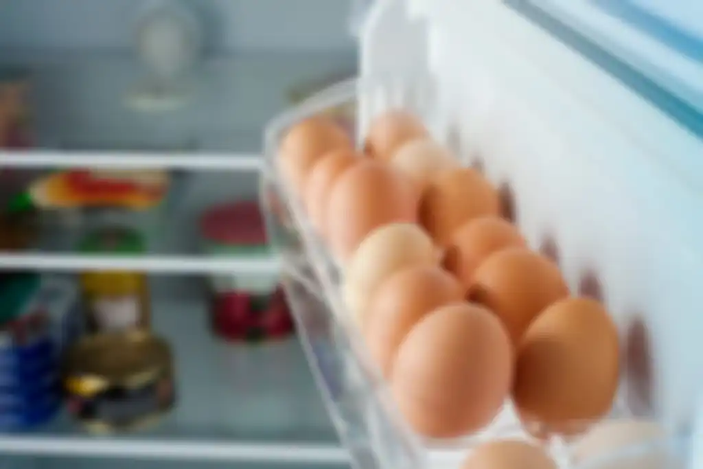 Kebiasaan menyimpan telur di kulkas ternyata dapat merenggut nyawa keluarga kita. Jadi stop kebiasaan buruk ini. 