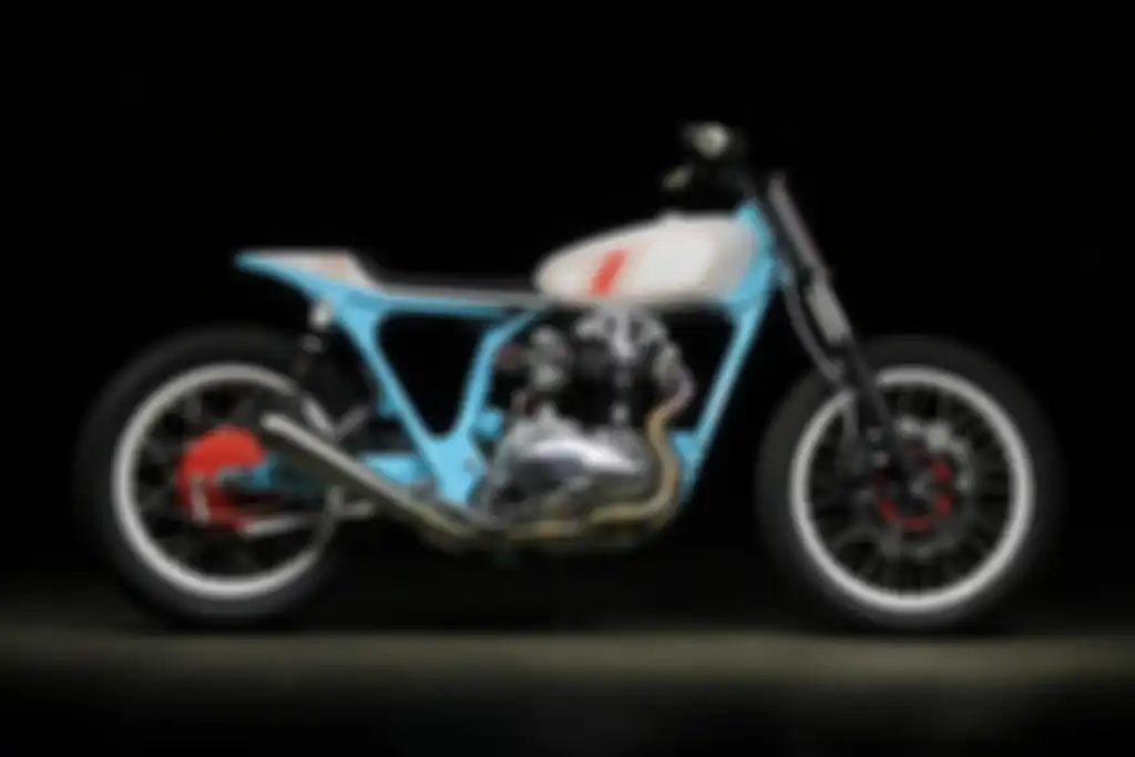 Kawasaki W650 kustom tracker dari Hombrese Bikes, dilansir oleh www.specialracer.com