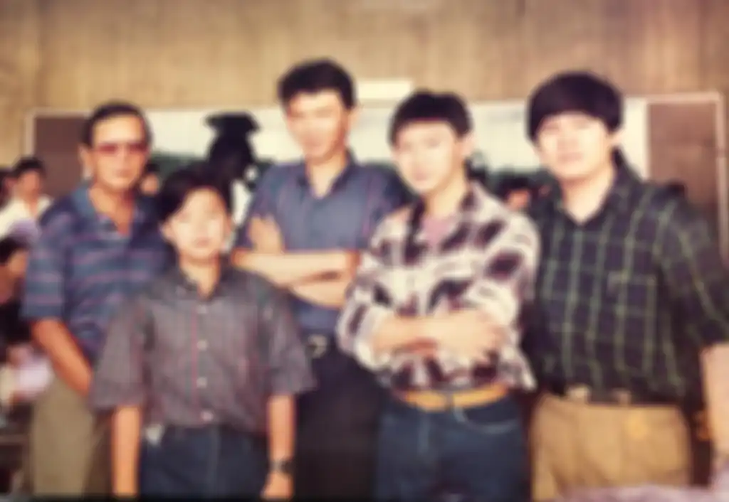 Foto jadul yang diunggah Fifi Lety Tjahaja Purnama menampilkan ketampanan Ahok saat masih muda.