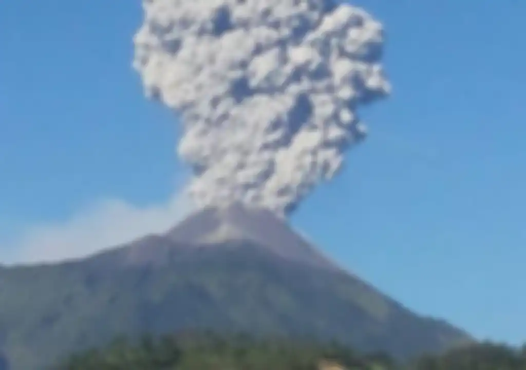 Ilustrasi Gunung Merapi meletus