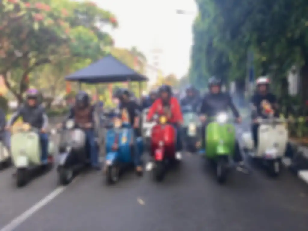 Walikota Jakarta Pusat hobi naik Vespa