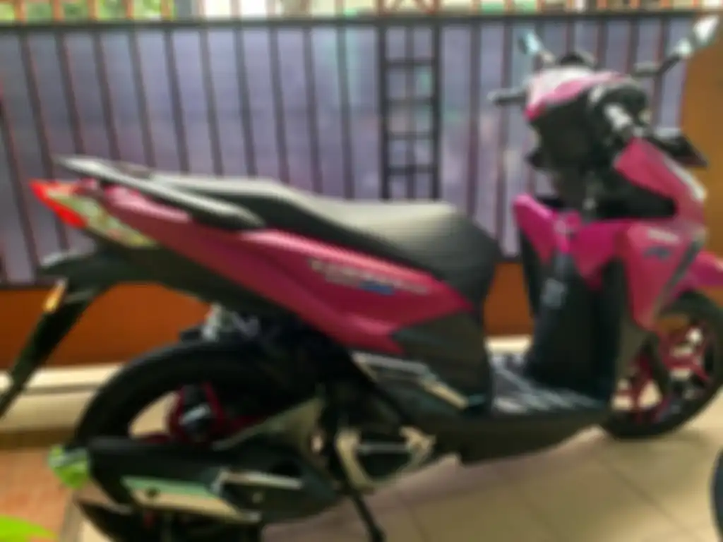 Honda Vario 150 berwarna pink