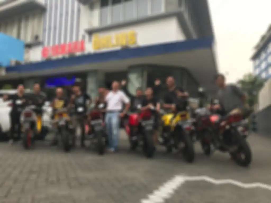Komunitas K2R BALI (Kene Keto Racing) riding dari Bali menuju Jakarta sambangi showroom Ohlins di jalan Cikini Raya No.77 disambut Eddy Saputra selaku owner Ohlins Indonesia