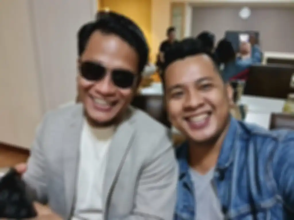 Gus Miftah kehilangan sosok tercinta. Mendapat kabar duka itu, Deddy Corbuzier ikut menuliskan pesan pilu. 