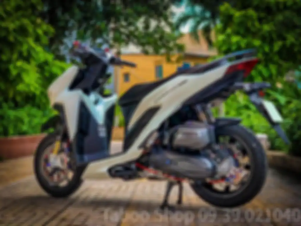 Fokus modifikasi Honda Vario 150 ini ada di sektor kaki-kaki.