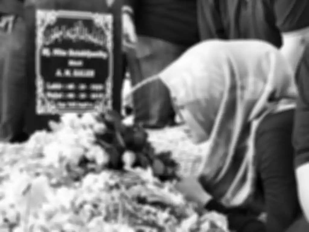 Kerinduan anak-anak Indro Warkop terhadap kepergian ibunda tercinta tampak dari foto unggahan mereka di Instagram.