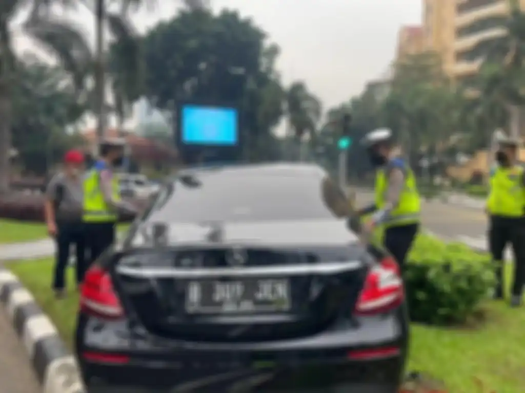 Pengemudi Mercy yang seruduk ojol di SCBD Jakarta Selatan ternyata sudah mengalami kondisi begini sebelum kecelakaan terjadi. 