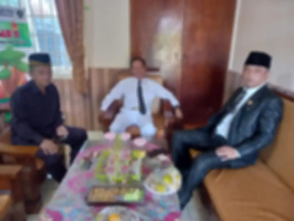 M. Zen Sukri, Anggota DPRD Fraksi Gerindra Kabupaten Muara Enim menyampaikan klarifikasi atas pemuatan foto berita oknum DPRD Palembang.