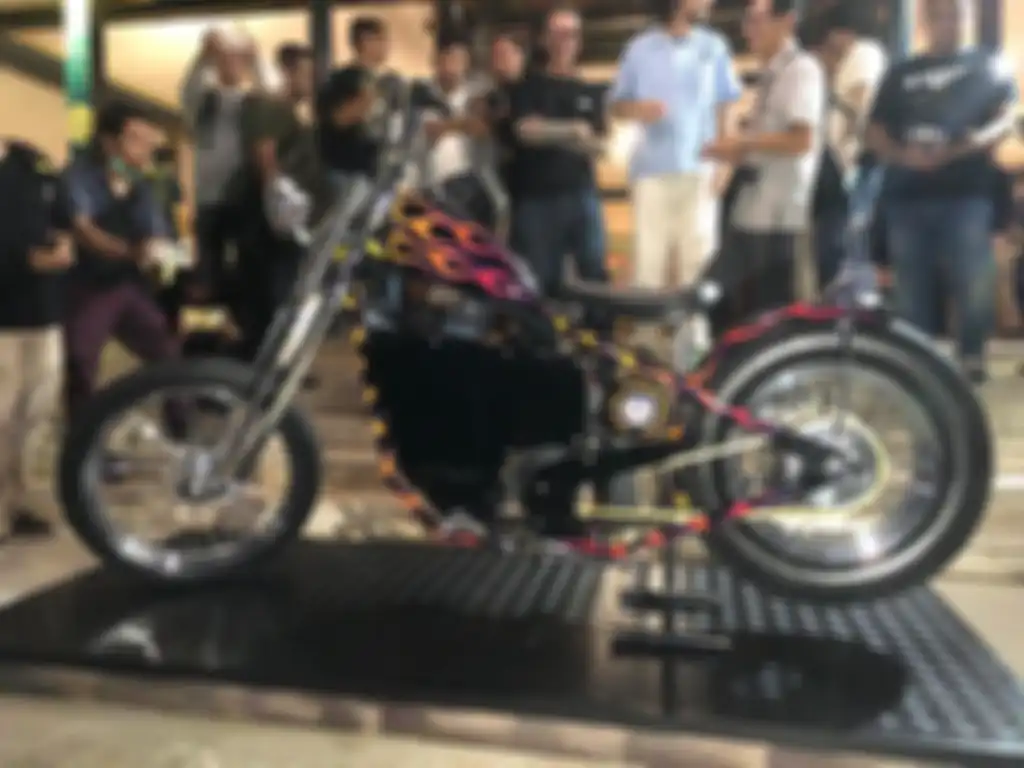 Lucky Draw Kustomfest 2022 berupa motor listrik custom bergaya chopper.