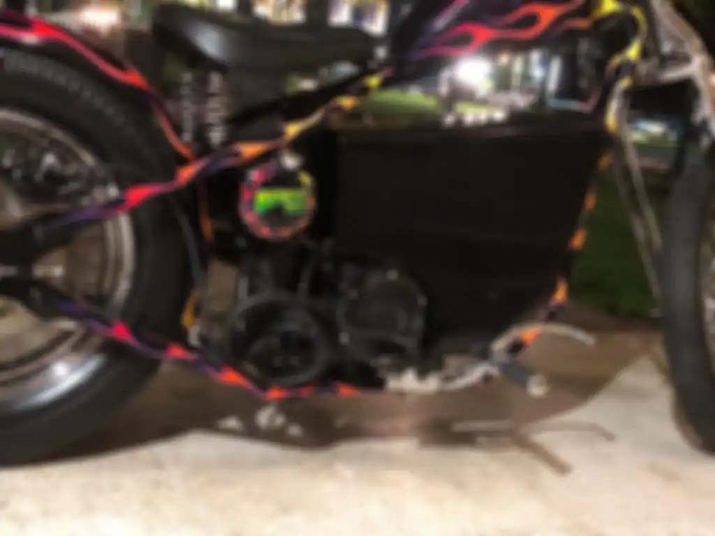 Bagian baterai dan mid drive di motor listrik custom ini.