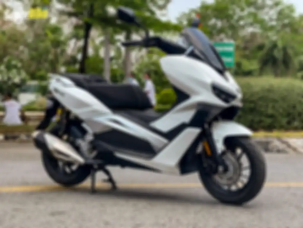  Keeway GT270, saingan Yamaha XMAX 250.