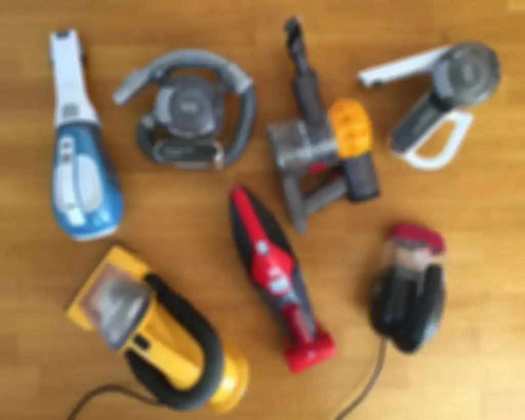 Aneka handheld vacuum cleaner yang tersedia di pasaran dari berbagai merek. 