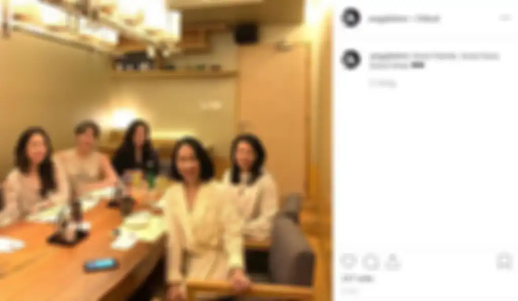 Anggraini Kadiman makan bersama teman-temannya