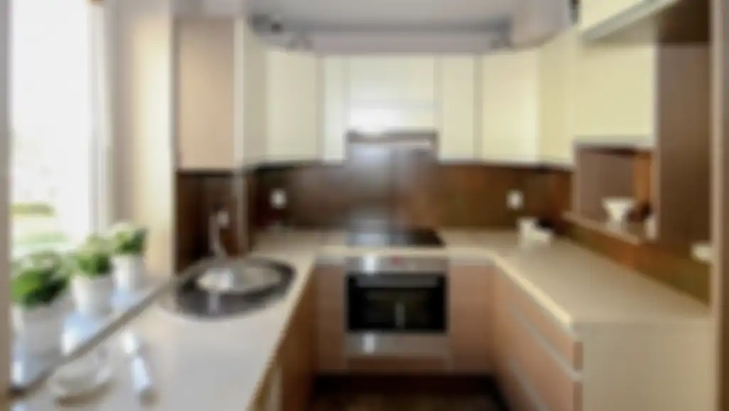 Usai melihat 8 foto desain kitchen set mini bar yang tampak cantik buat dapur mungil, istri merajuk minta agar bisa dipasang di rumah. 