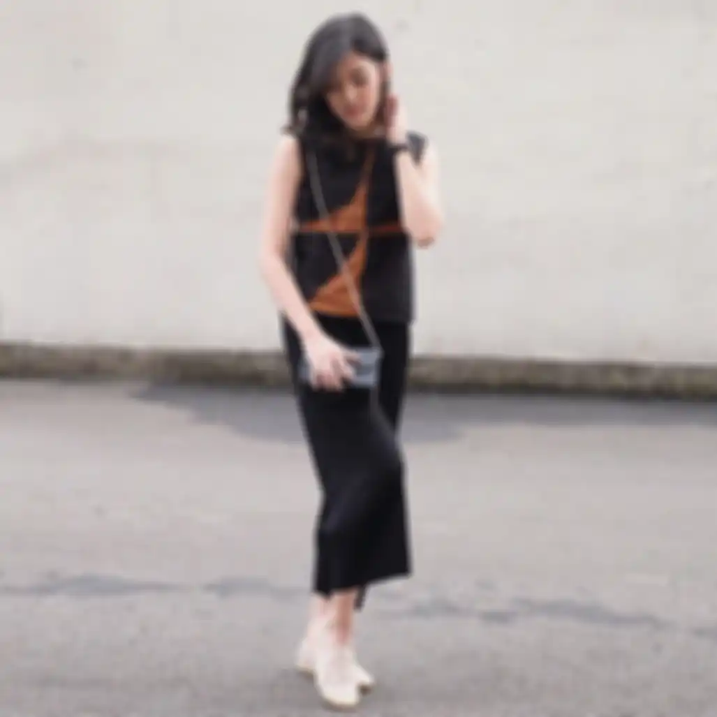Gaya Ify Alyssa dengan crossbody bag