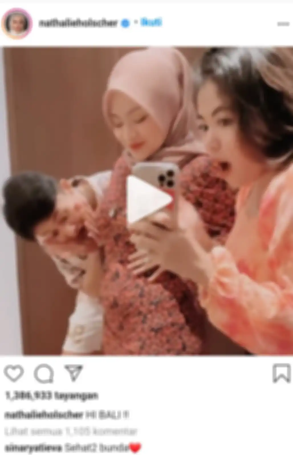 Tampaknya, kini perut Nathalie Holscher sudah mulai membuncit di usia kehamilannya yang masih terbilang muda.