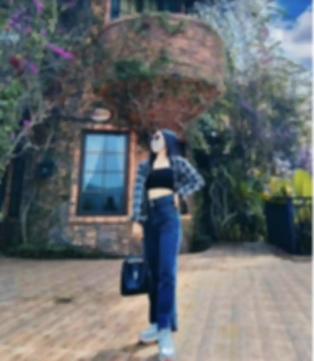 Inilah 5 foto aesthetic tempat wisata di Sentul yang lagi hits. Yakin kita nggak mau bikin sendiri di spot foto itu? 