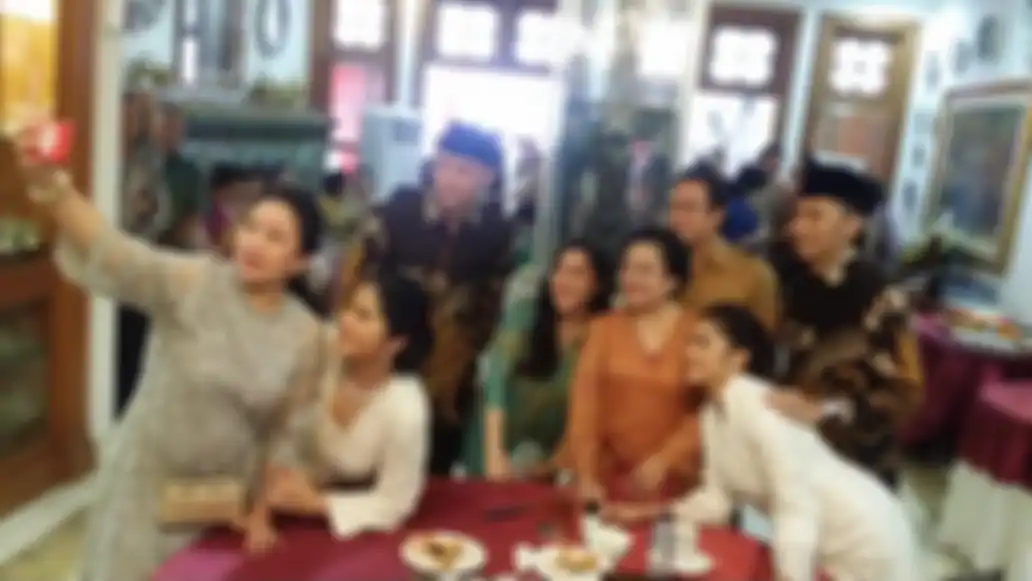 Foto bersama keluarga Megawati Soekarnoputri dengan AHY dan Ibas, Rabu (5/6/2019)