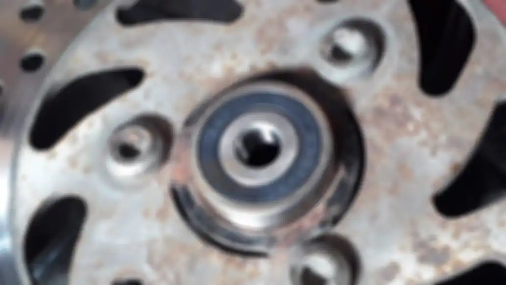 Ilustrasi bearing roda depan motor