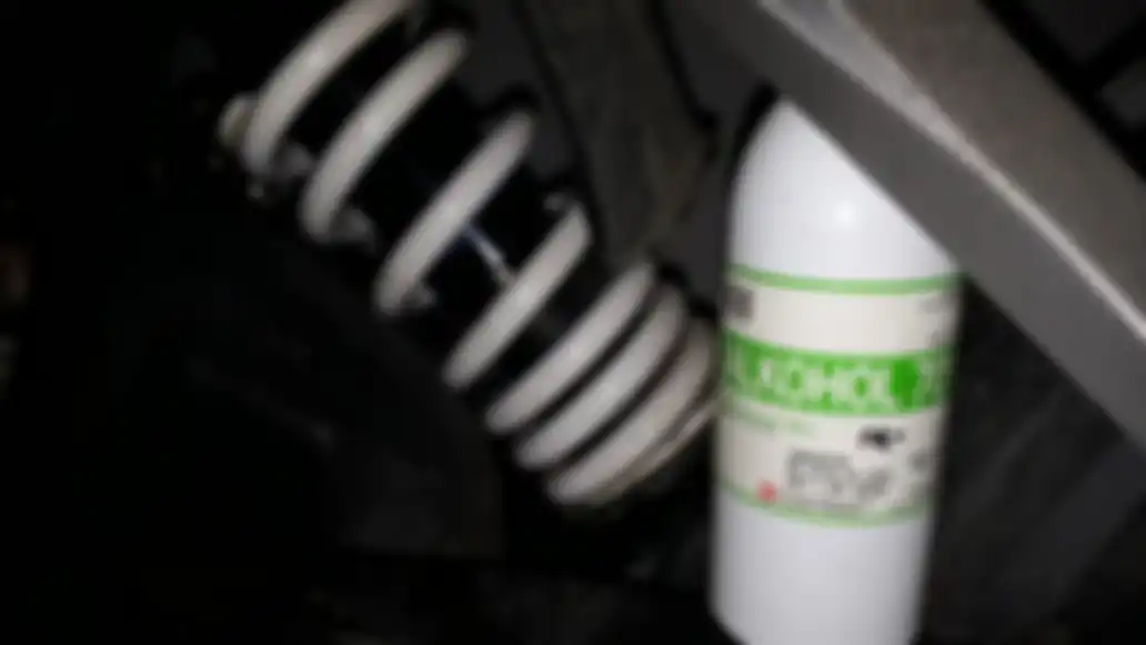 Alkohol untuk bersihkan sokbreker
