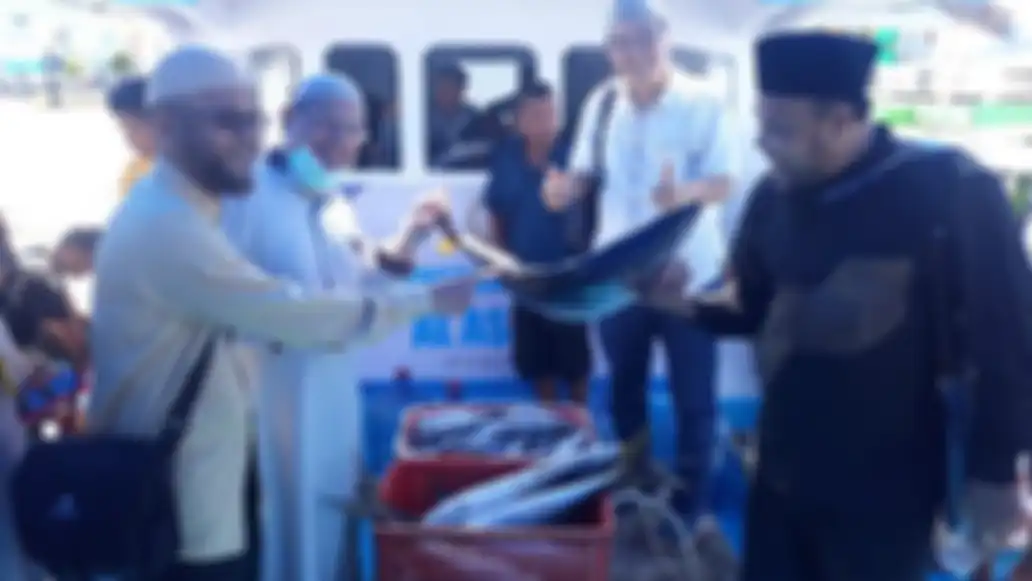 Ketika kabar penangkapan itu tersebar luas, Ustaz Farid Okbah mengunggah foto dirinya bersama Presiden Jokowi. Ini permintaannya.