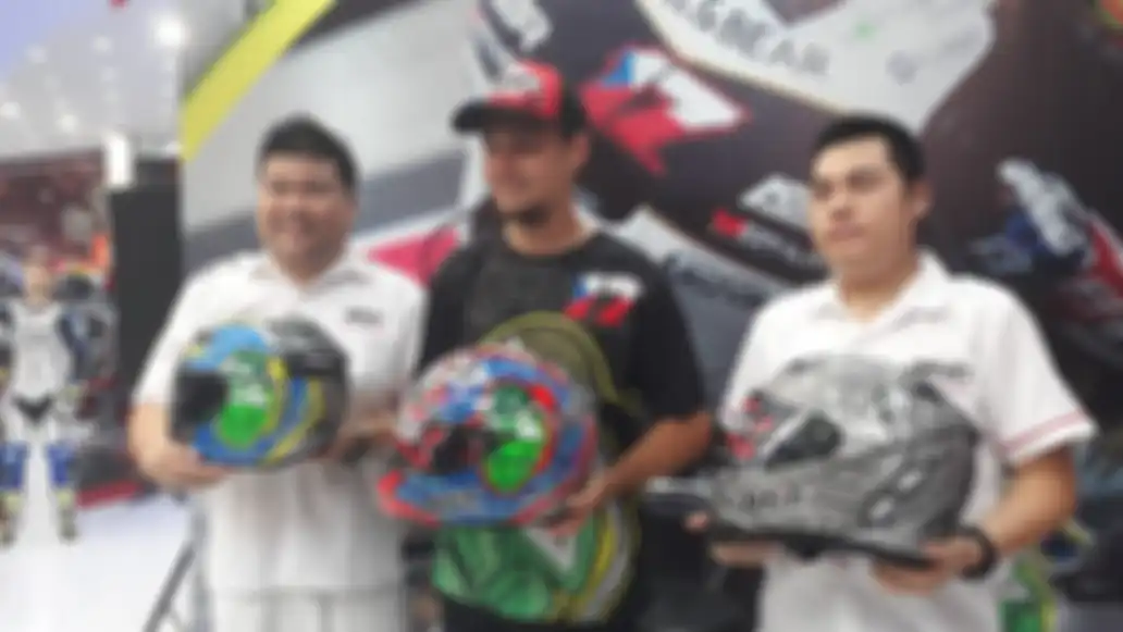 Karel Abraham ikut serta dalam peluncuran helm replika yang ia gunakan dalam ajang MotoGP di Booth NHK Jakarta Fair Kemayoran