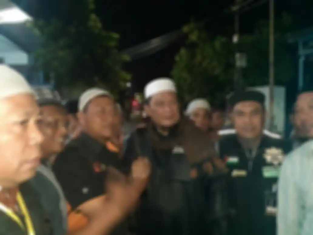 Foto Yahya Waloni bersama penggemarnya, kini ditangkap Bareskrim Polri.