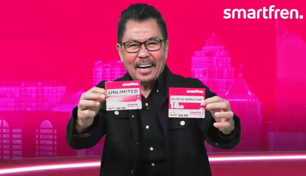 Djoko Tata Ibrahim, Deputy CEO Smartfren dalam acara peluncuran kartu perdana paket internet Unlimited terbaru dari Smartfren.