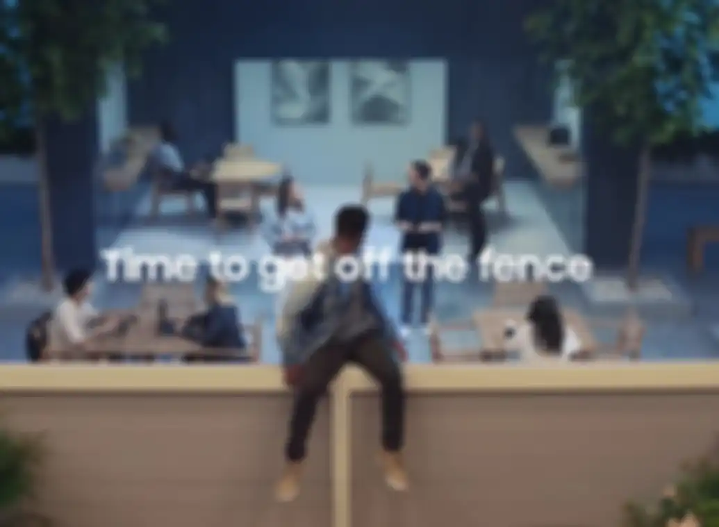 Iklan On The Fence dari Samsung yang menyindir iPhone lipat Apple
