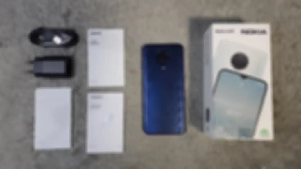 Isi kotak pembelian saat unboxing Nokia G20.