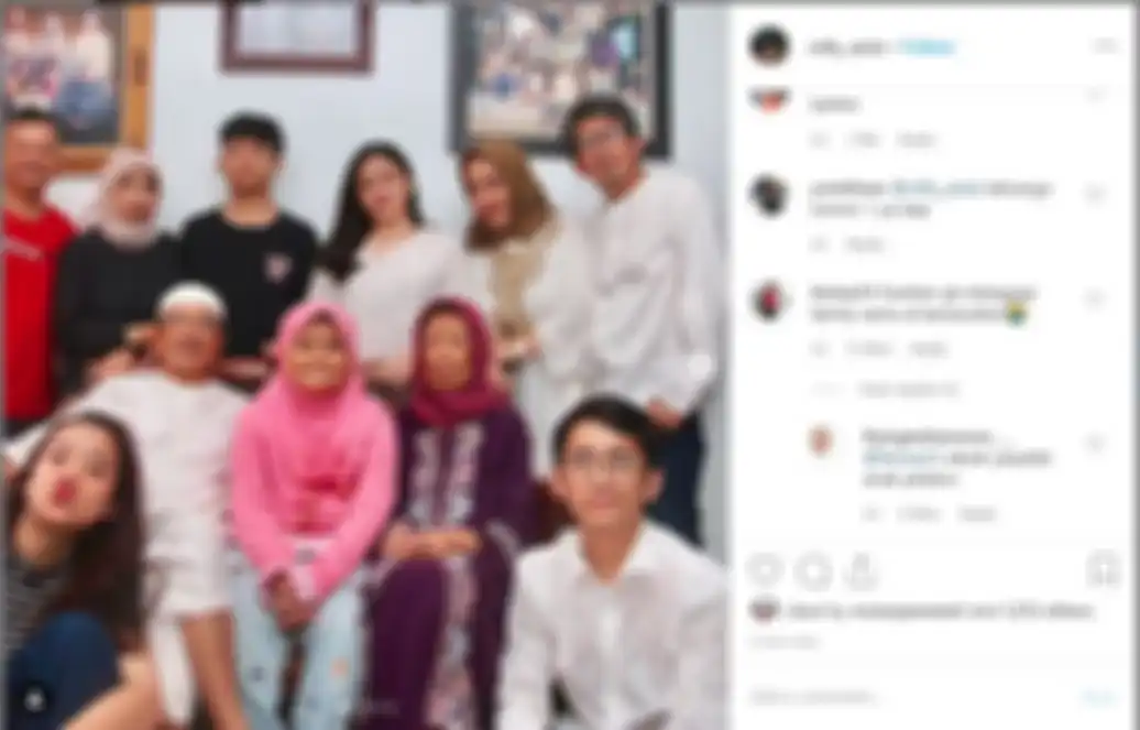 Muhammad Rafly Aziz bersama keluarga besar Harry Indra Nugraha,